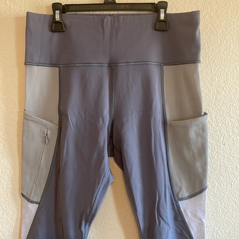 Athleta Color Block All In 7/8 Tight‎ size medium - Picture 2 of 15